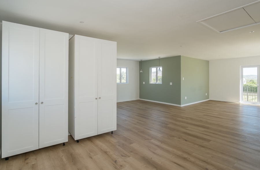 6 Bedroom Property for Sale in Meadowsteads Western Cape